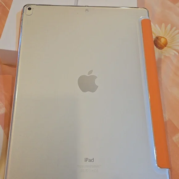NWOT IPAD PRO 32GB MODEL A1584 With Box And Cover - Picture 2 of 6